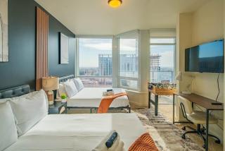 Lavish 21st Floor High Rise, Gym, Parking, Pool, Golf - Phoenix - 9