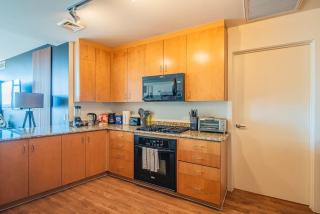 Stylish 1BR HighRise DT, Parking, Pool, Gym, W-D, Golf - Phoenix - 9