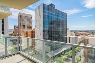 Stylish 1BR HighRise DT, Parking, Pool, Gym, W-D, Golf - Phoenix - 2