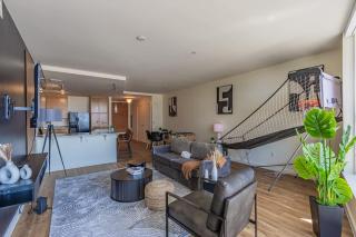 Luxury 1BR DT HighRise, Pool, Gym, Parking, W-D, Golf - 0