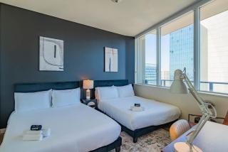 Elegant 28th Floor High Rise, Gym, Parking, Pool, Golf - Phoenix - 4