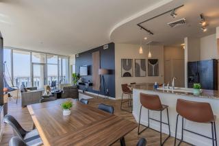 Luxury 28th Floor High Rise, Gym, Parking, Pool, Golf - Phoenix - 8
