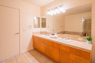 Luxury 28th Floor High Rise, Gym, Parking, Pool, Golf - Phoenix - 1