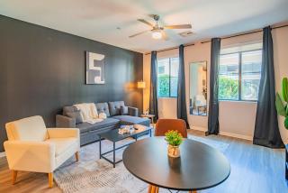 Serene 1BR Uptown Biltmore Gym Pool Parking WD - Phoenix - 0