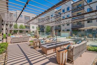 Modern 2BR Uptown Biltmore Gym Pool Parking WD - Phoenix - 4