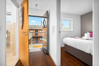 Mint drive 2 Beds With Secure Car Or Van Park w WiFi-Netflix No Deposit Required - 2