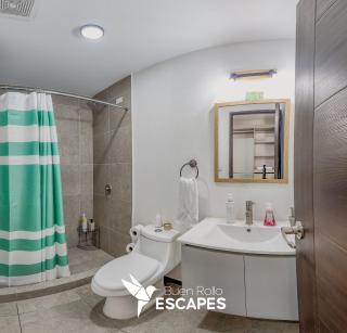 Luxury King Suites - FREE Pool, Gym & Parking - Buen Rollo Escapes - Guatemala - 2