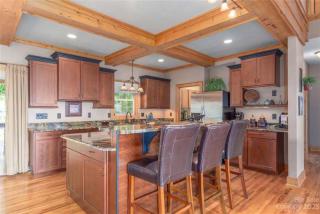 Big Bear Lodge-Hot tub-Gazebo-Million dollar Views - Waynesville - 9