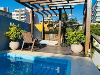 Residencial com piscina possui Jacuzzi Aquecida com Hidromassagem - Bombinhas - 7
