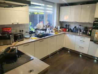 One bed room in three bed room house - Hoddesdon - 1
