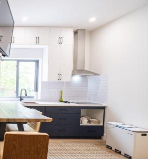 Adorable Modern Master Bedroom near Colleges and K-town - Toronto - 7