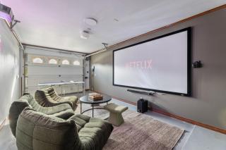 Golf-Side Luxe Escape Sleeps 13 Hot Tub & Theater - Port Arthur - 8
