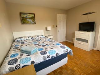 Comfort Rooms near Toronto Airport - Mississauga - 3