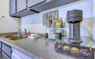 Spacious Top Floor at Stampede w Free Parking and AC - Calgary - 2