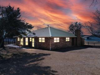 Family Lakefront Home with Large Porch - Graham - 8