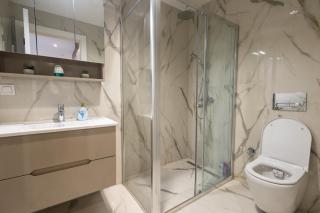 Luxury City-View Apartment & Free Parking - 1