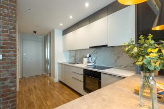 Luxury City-View Apartment & Free Parking - 4