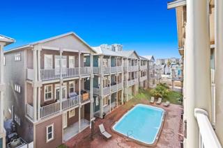 Serenity by the Sea! 4BR Retreat, Sleeps 12, Walk to Beach - Panama City Beach - 9