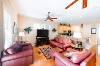 Serenity by the Sea! 4BR Retreat, Sleeps 12, Walk to Beach - Panama City Beach - 7