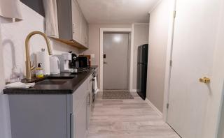 Downtown Eureka, 1 Queen bed, full kitchen, free parking - 4