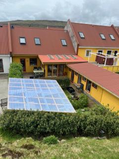 Charming city house with cozy garden - Hoyvík - 2