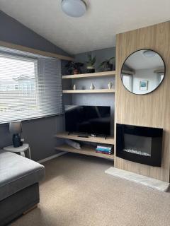 Modern Two Bedroom Lodge on Seven Bays Holiday Park near Padstow - St Merryn - 8