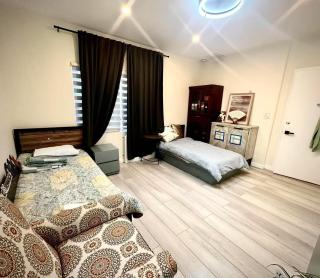 Fancy private home - Glen Oaks - 6