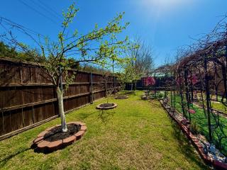 Luxury 5BR Retreat, Kid's Playroom! Near Lake Hubbard, Vineyard Views - 5