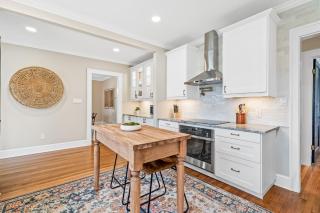 Luxurious Retreat in Historic Downtown Burlington - Burlington - 0