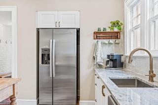 Luxurious Retreat in Historic Downtown Burlington Downstairs Only - 3