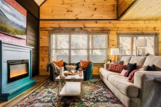 Dolly's Place- 2 bed/2 bath, Sleeps 6, Putting Green! Hot Tub, Arcade, Game Loft, Air Hockey - Boyds Creek - 3