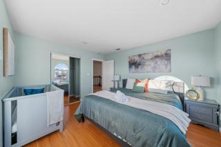 Entire Spacious 4-Bedroom 4-Bath House w Garage, Gated Yard, Available Now - San Diego - 2