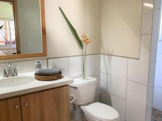Located In A Quiet Corner Of West End Village Hub Of Roatans Tourism Center, - West End - 4