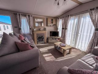 Lovely Caravan With Seaviews, Wi-Fi And Decking Near Pakefield Beach Ref 68040Cr - Lowestoft - 1