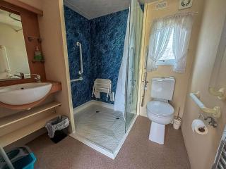 6 Berth, Wheelchair Adapted Caravan At Southview Holiday Park Ref 33084S - 1