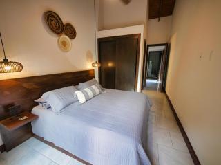 Relax At This Hillside Retreat That Overlooks The Lush Forest And The Caribbean, - West End - 2