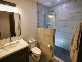 Relax At This Hillside Retreat That Overlooks The Lush Forest And The Caribbean, - West End - 1