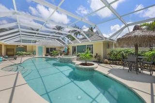 Private home and guesthouse with courtyard, pool and spa - 6