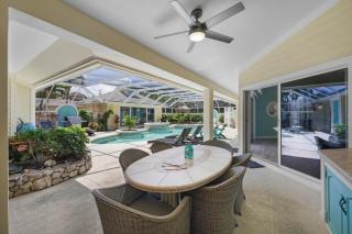 Private home and guesthouse with courtyard, pool and spa - 1
