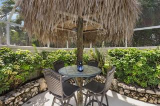 Private home and guesthouse with courtyard, pool and spa - 2
