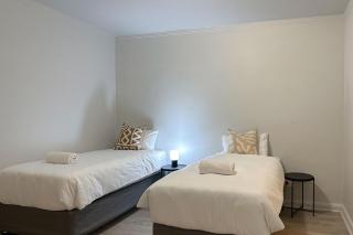 Central Apartments with Panoramic Table Mountain Views - 8