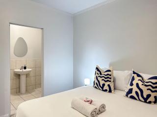 Central Apartments with Panoramic Table Mountain Views - 2