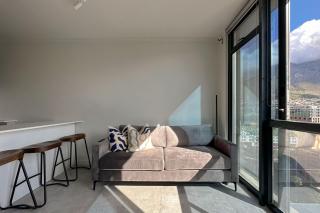 Central Apartments with Panoramic Table Mountain Views - 1
