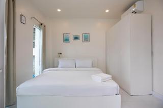 The White House Kamala Beachfront - 3