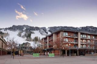 3 Bedroom Premier Vacation Rental In Heart Of Downtown Aspen - Walk To Gondola! - 2