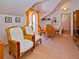 Charming and Sunny Hvar Apartments - One Bedroom Apartment with Balcony - 4