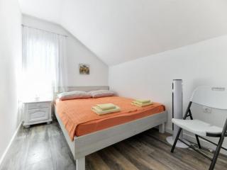 Four Bedroom Villa With Hot Tub - Pašman - 2