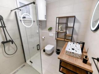 Four Bedroom Villa With Hot Tub - Pašman - 1