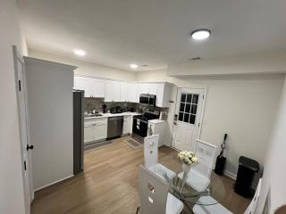 Modern Basement Retreat 2BR King suite - Lawrenceville - 3