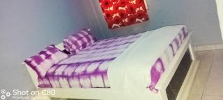 Cutting Edge Guest House - Lamin - 9